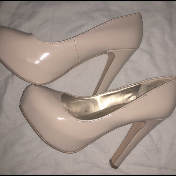 Nude GUESS heels - Picture 1 of 3